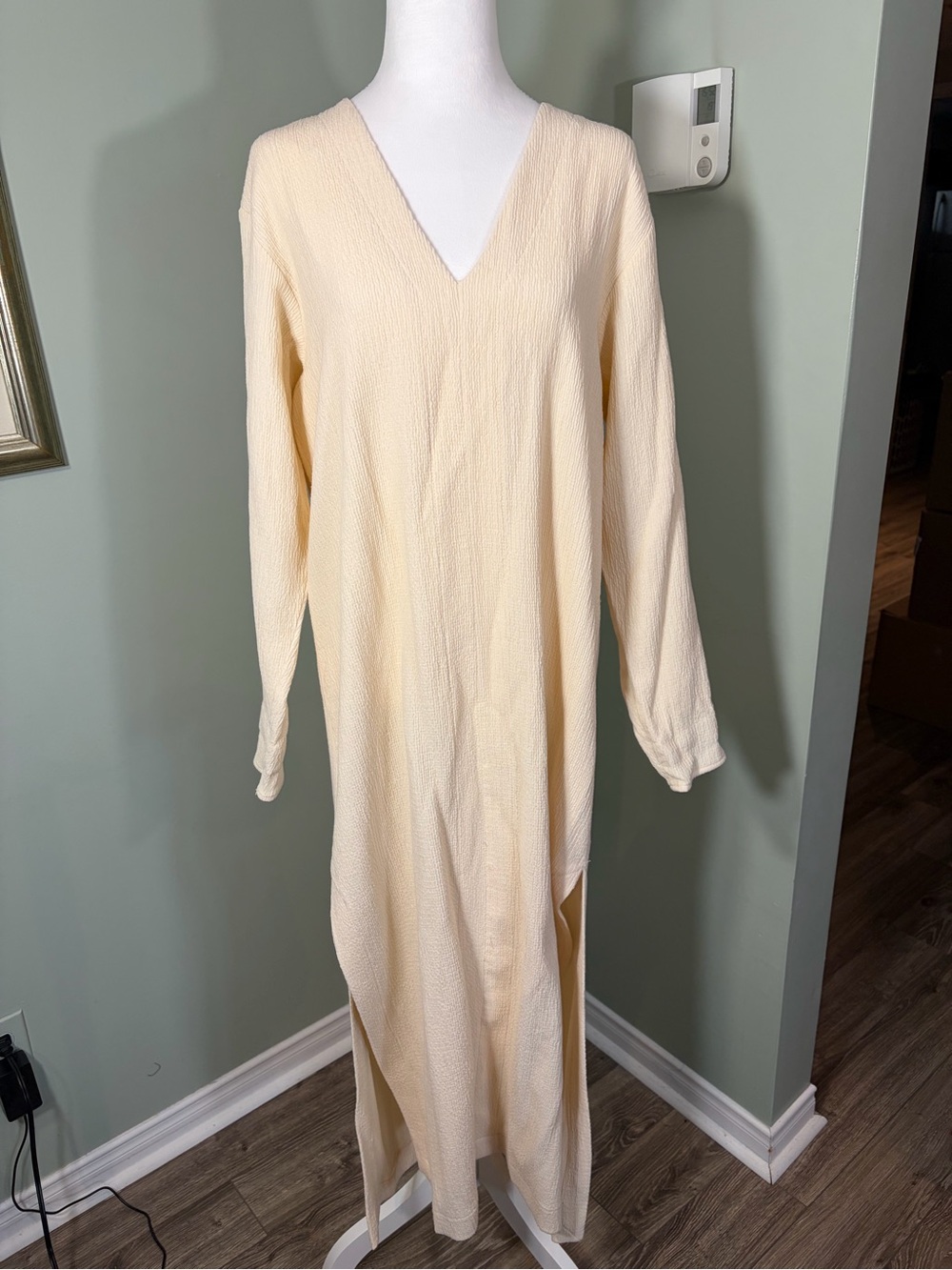 Zara V-Neck Long Sleeve Maxi Dress in Cream. tagged M, fits M/L #cottagecore